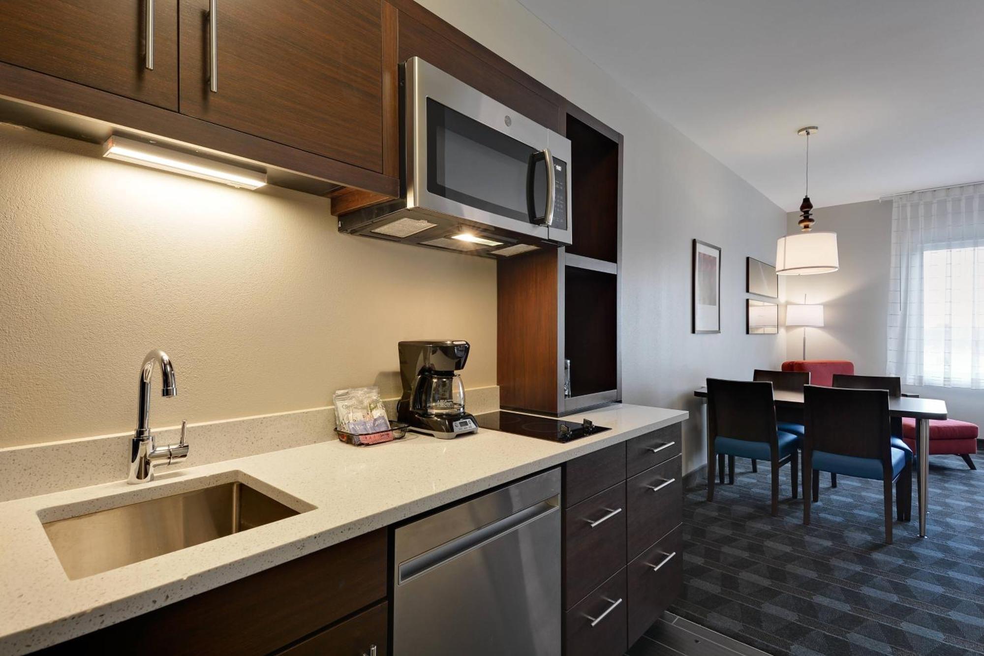 Towneplace Suites By Marriott Detroit Allen Park Exterior photo